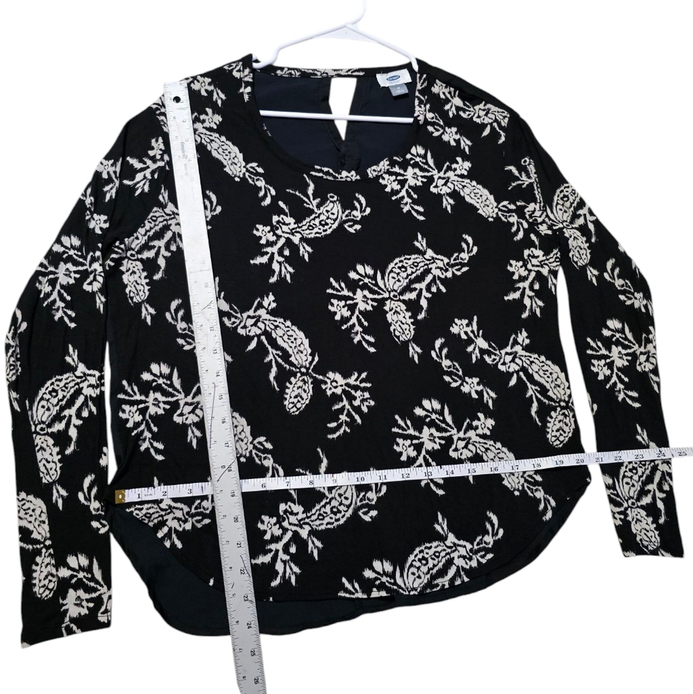 Old Navy Black and White Patterned Women's Top - Picture 7 of 7